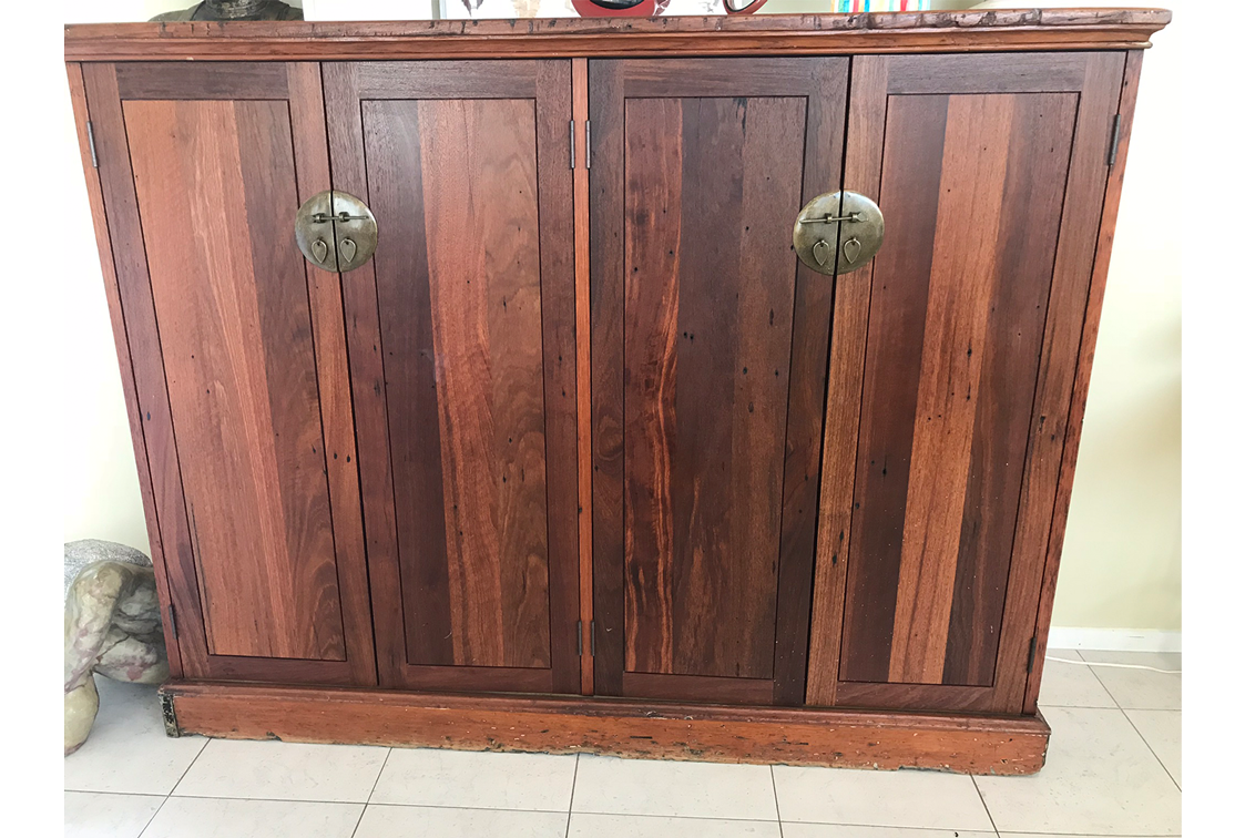 Bookcase adapted to cabinet with MTO handles